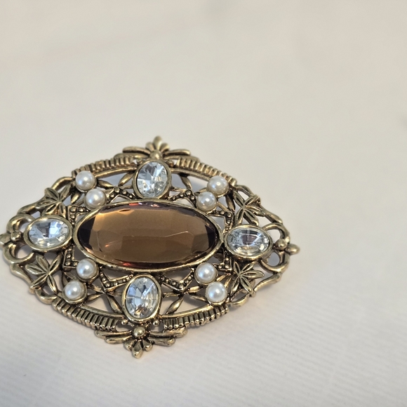 VINTAGE Avon Brooch with Topaz and Aquamarine Colored Gemstone and Pearls - Picture 3 of 6